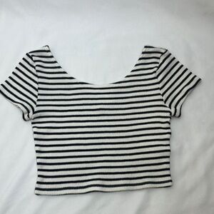 H&M Divided black and white stripes shortsleeved cropped top woman’s size small
